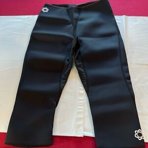 NEW XL Zaggora Neoprene BLACK Hot Pants (Capri Flares) nylon spandex pull on XL